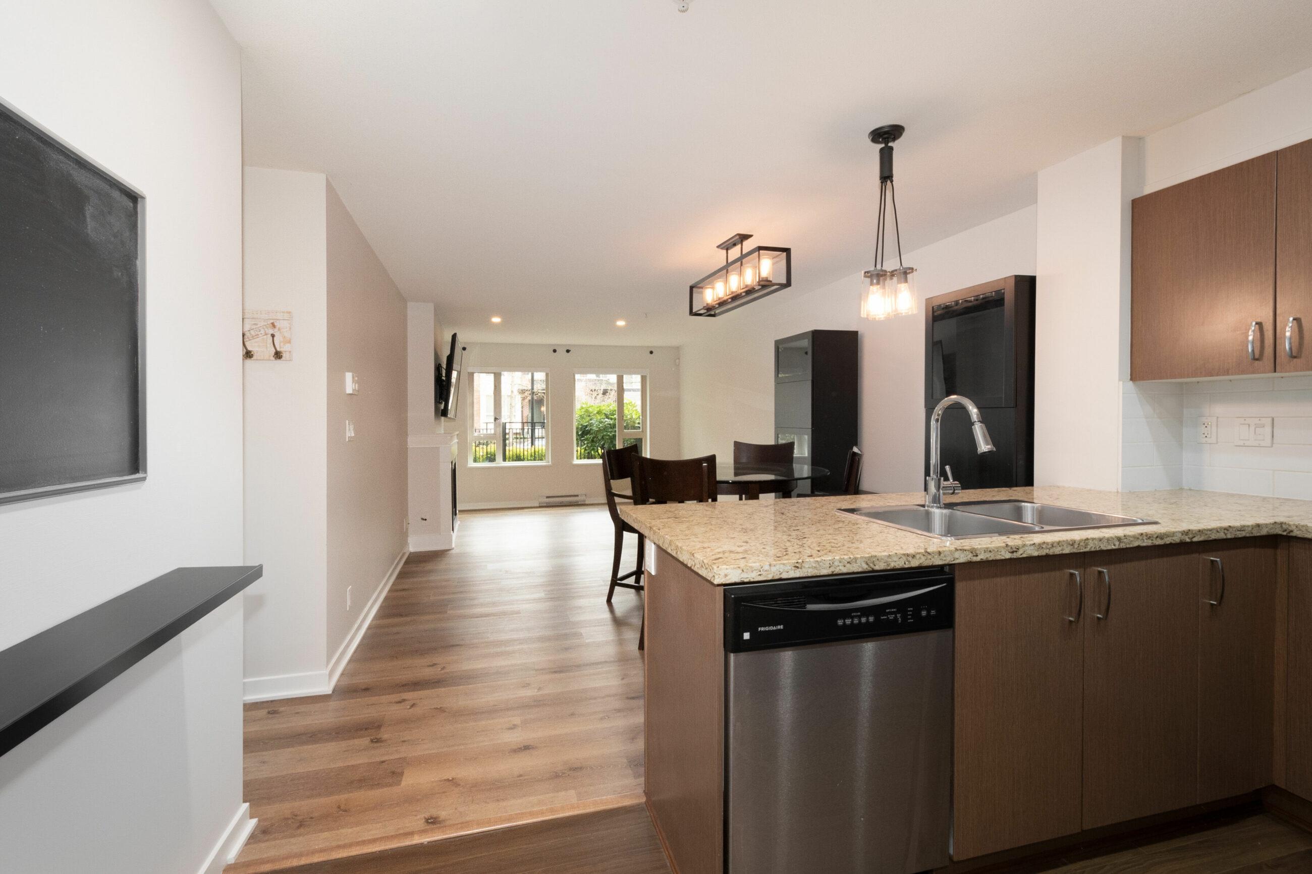 104, 3105 Lincoln Avenue, view 3
