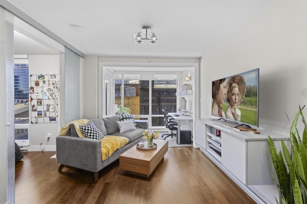 705, 565 Smithe Street, view 3