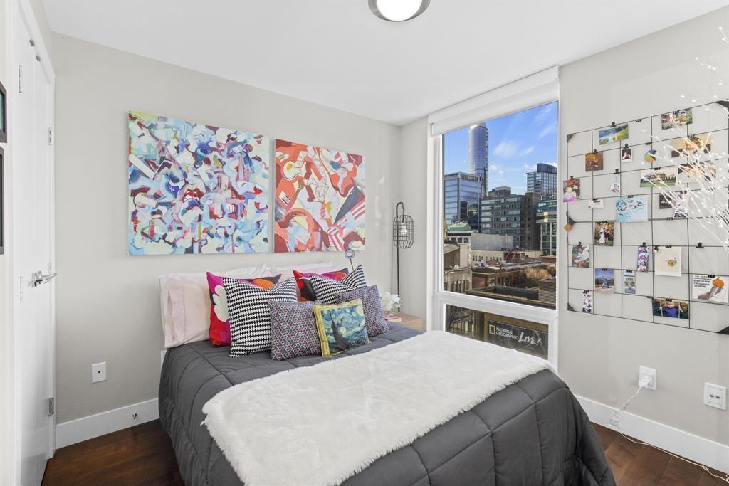 705, 565 Smithe Street, view 4