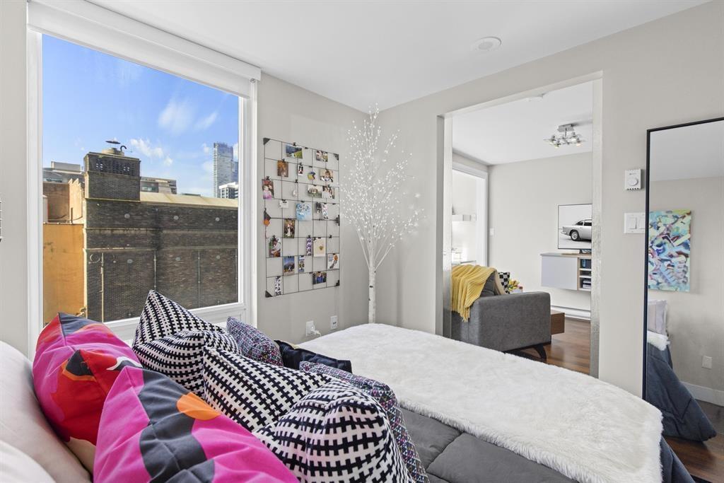 705, 565 Smithe Street, view 5