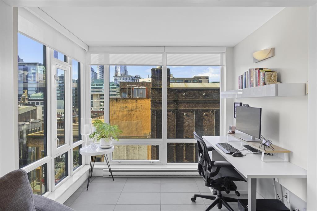 705, 565 Smithe Street, gallery 1