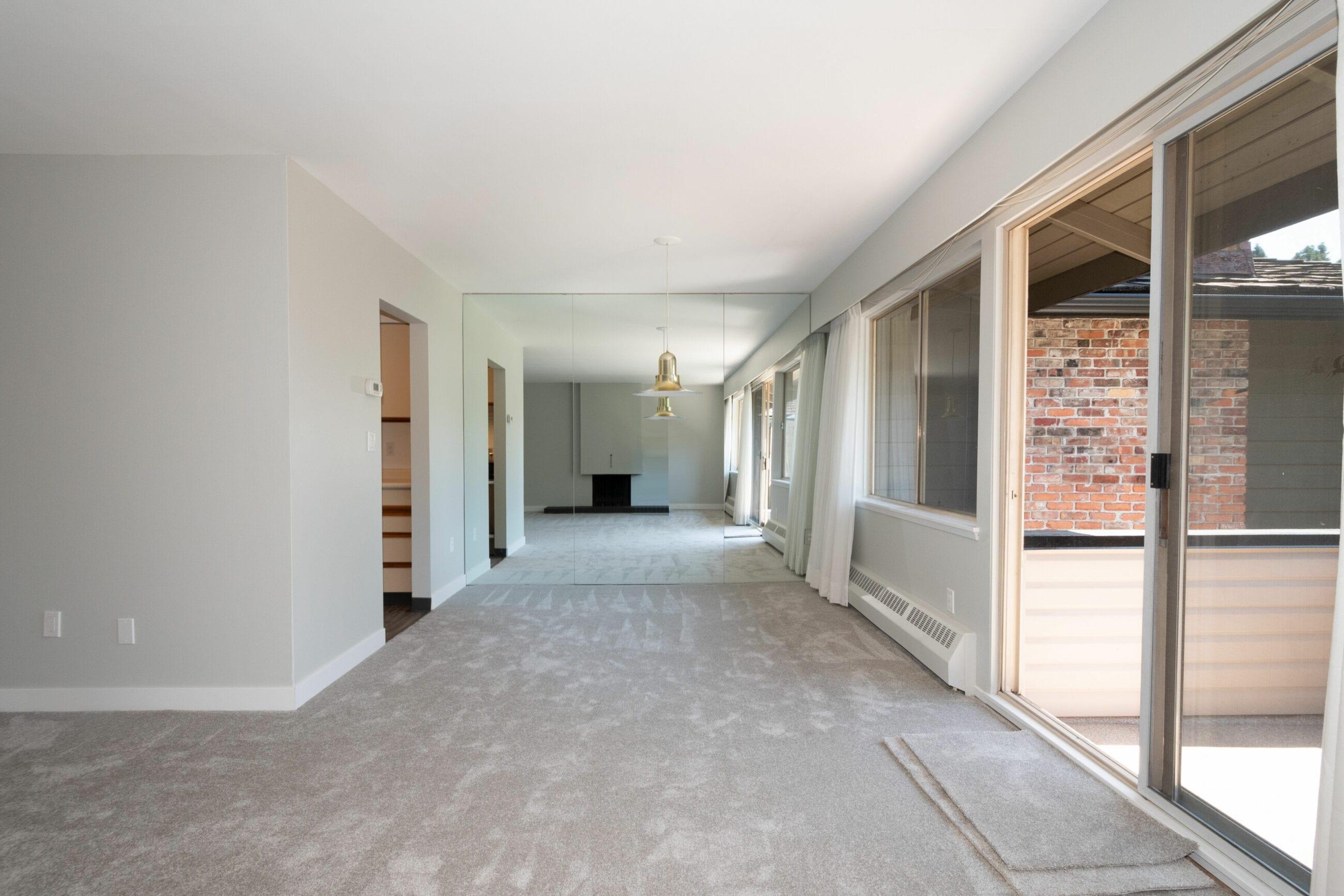 810, 235 Keith Road, view 4