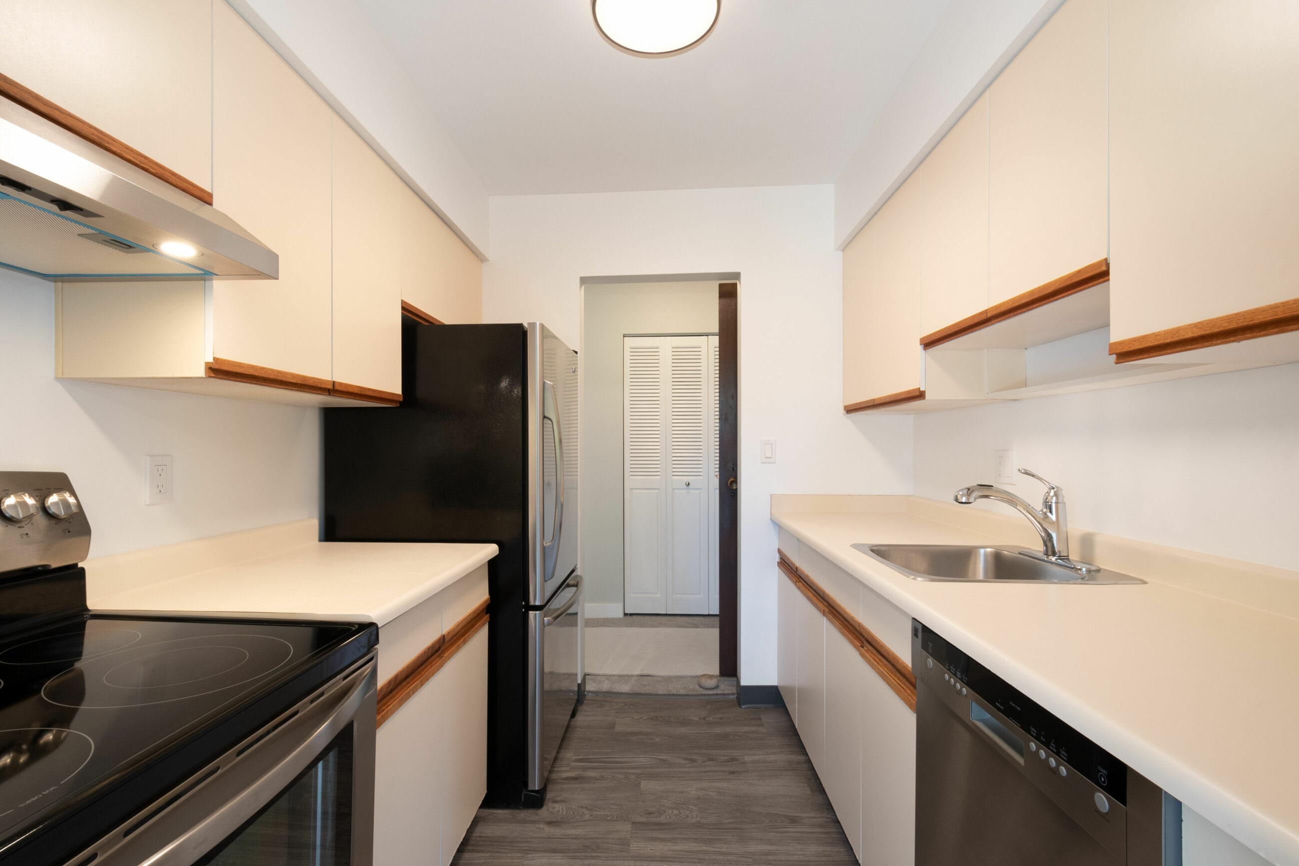 810, 235 Keith Road, gallery 2