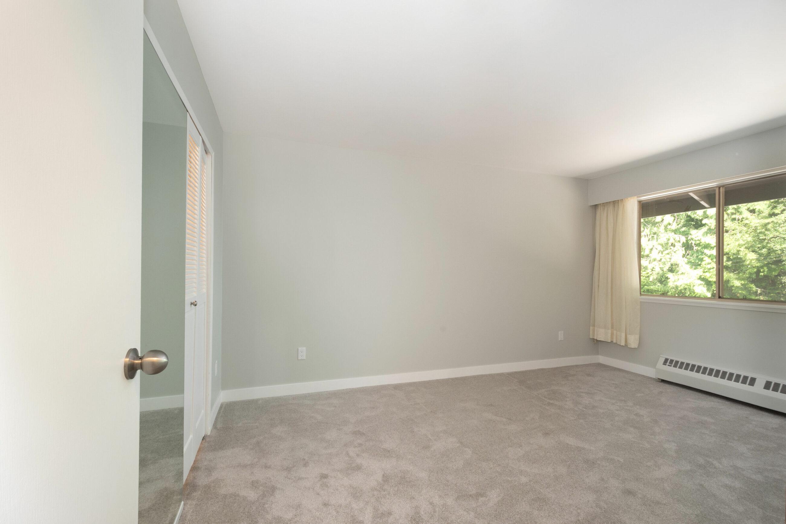 810, 235 Keith Road, gallery 3