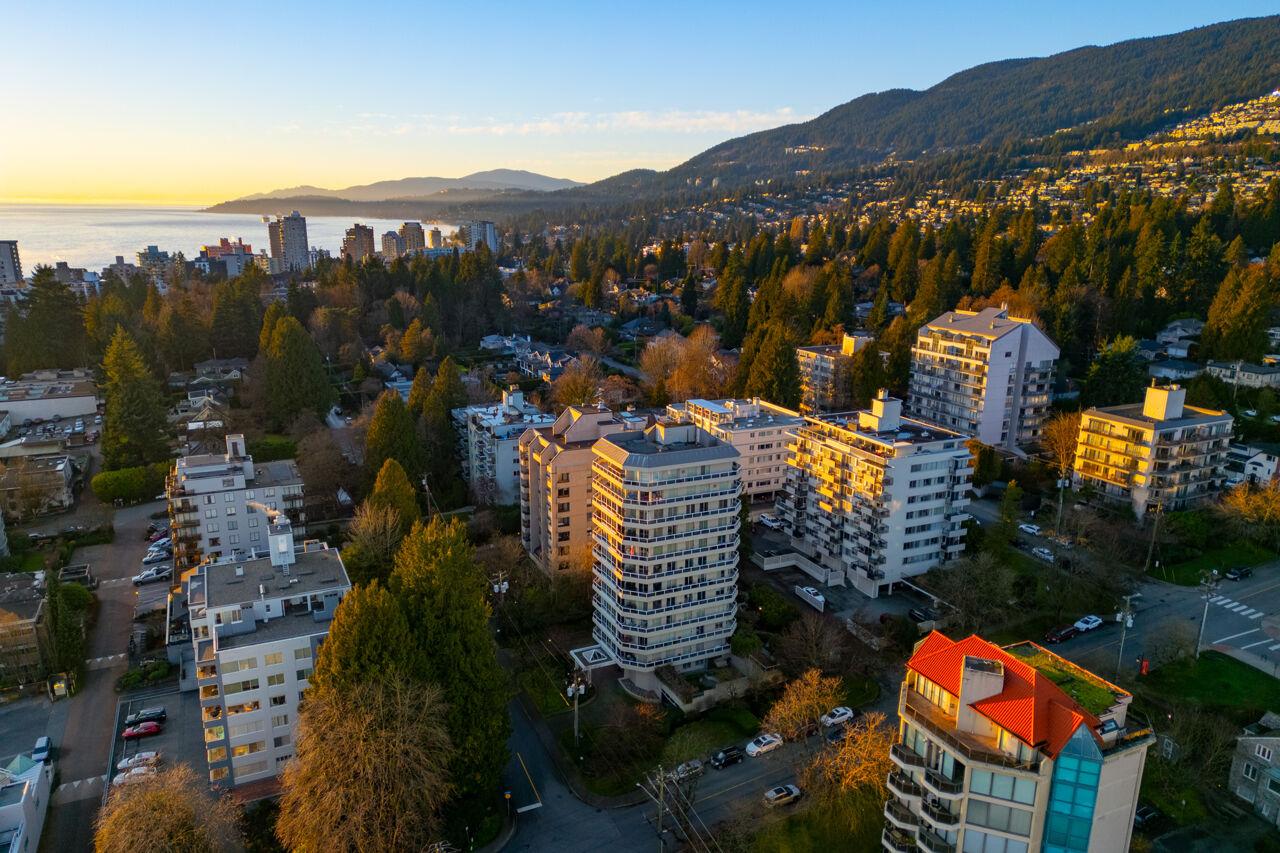 9, 1717 Duchess Avenue, West Vancouver Sub-Penthouse Condo for sale by Jose Rangel